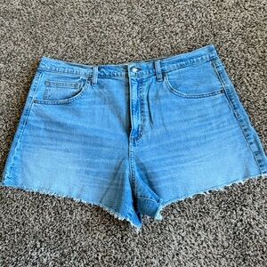 Target - Universal Threads, women’s light wash cut off 90’s denim shorts, 16 R